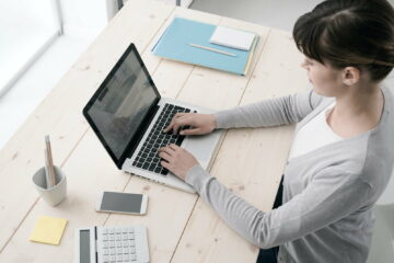 Businesswoman working with a laptop