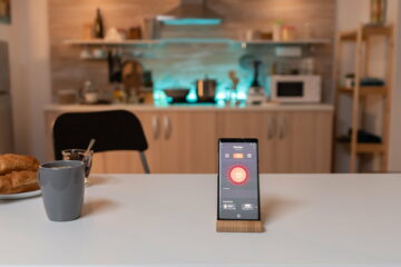 Smartphone with active smart home application