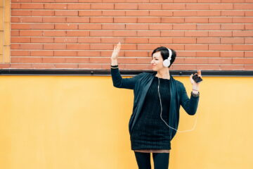 Young woman outdoor listening music