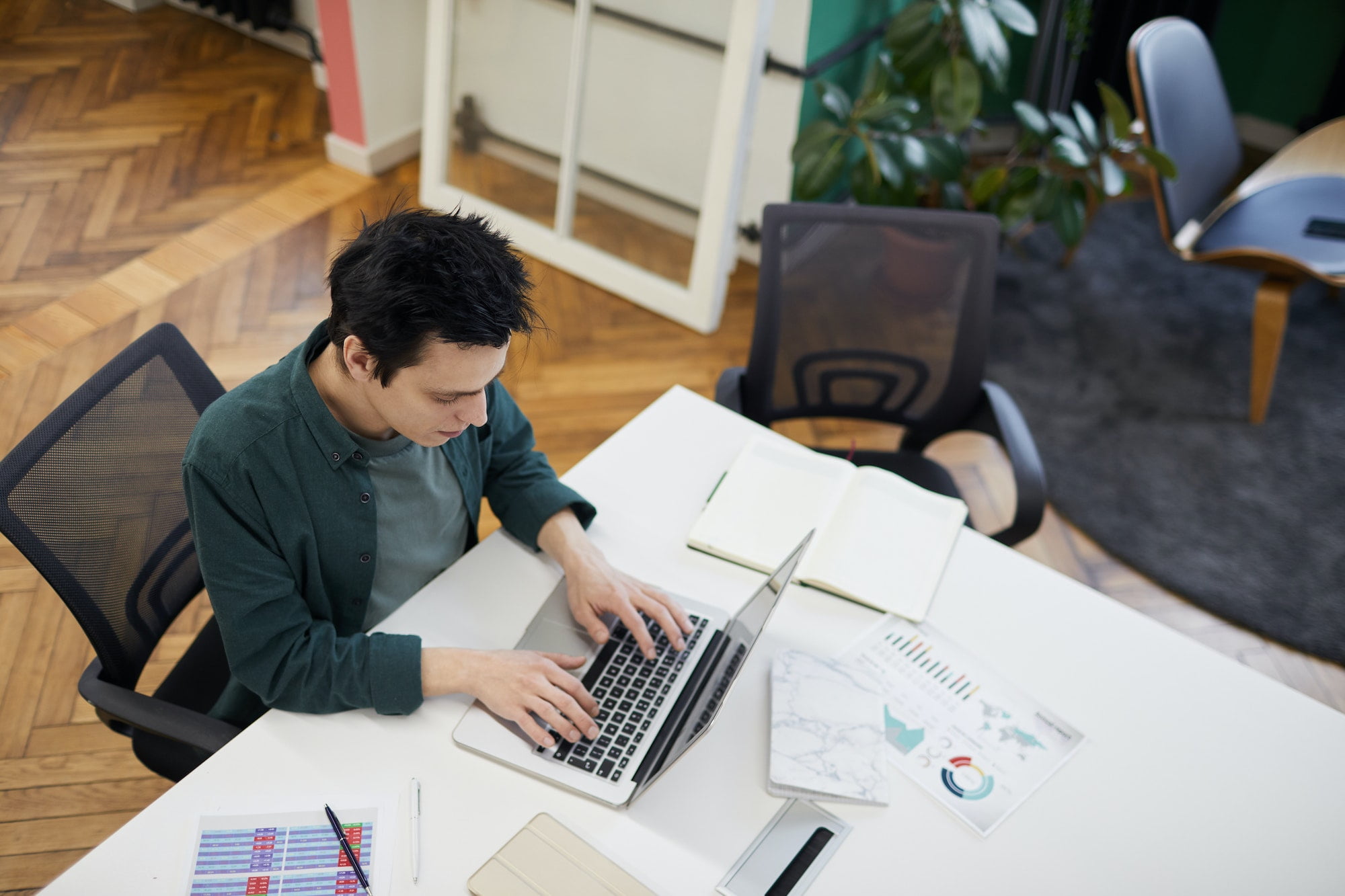 Businessman uisng laptop in work