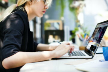 Young Asian businesswoman working on laptop